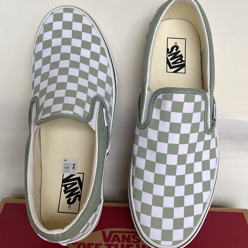 Vans Men’s Classic Slip-On Color Theory Checkerboard
VN000BVZCJL
Sneakers - Picture 5 of 16